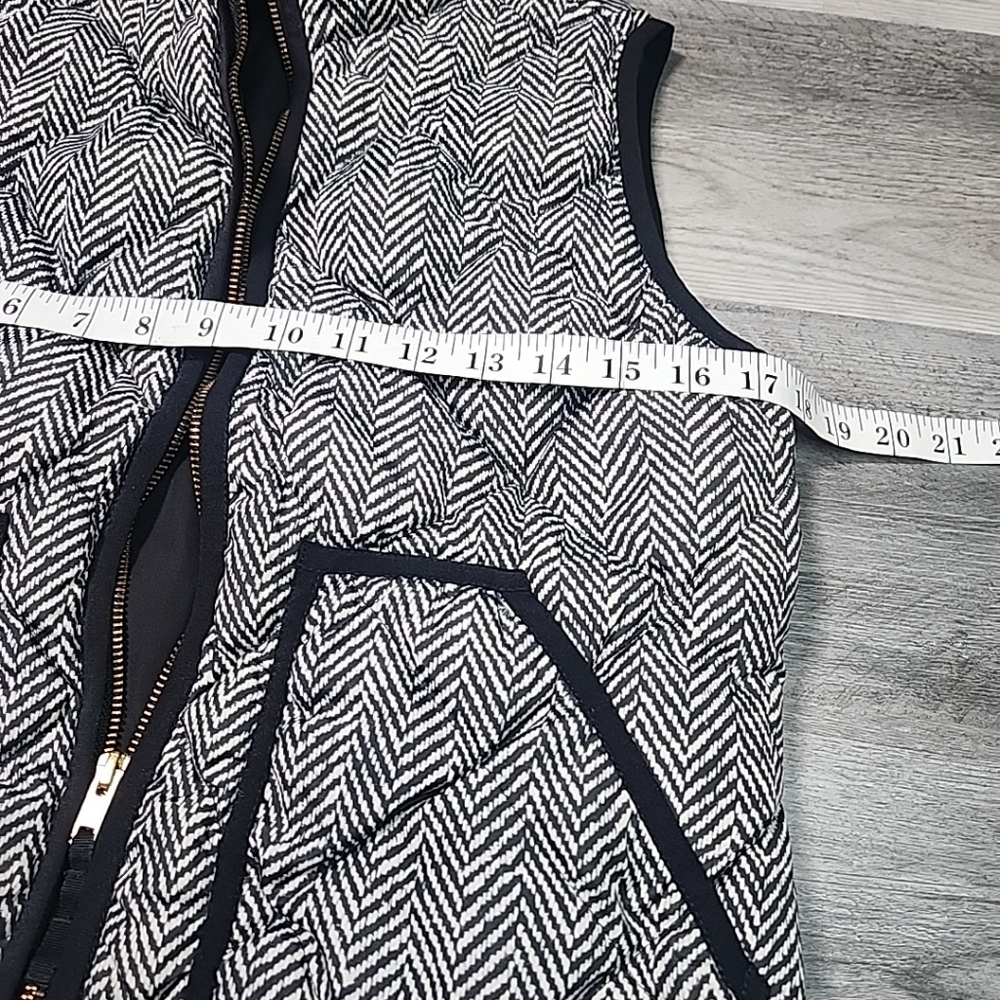 J. Crew Down Quilted Puffer Vest Womens XSmall Herringbone Black Cream - Picture 7 of 8